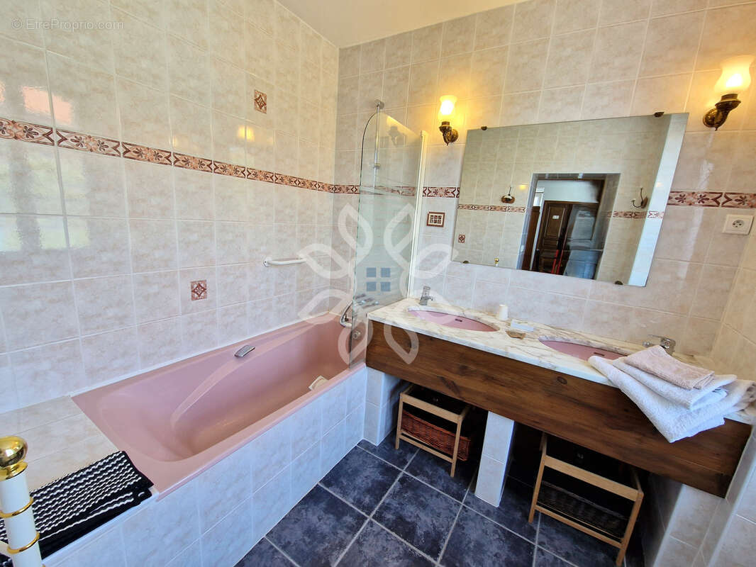 Maison à SAINT-BEAUZIRE