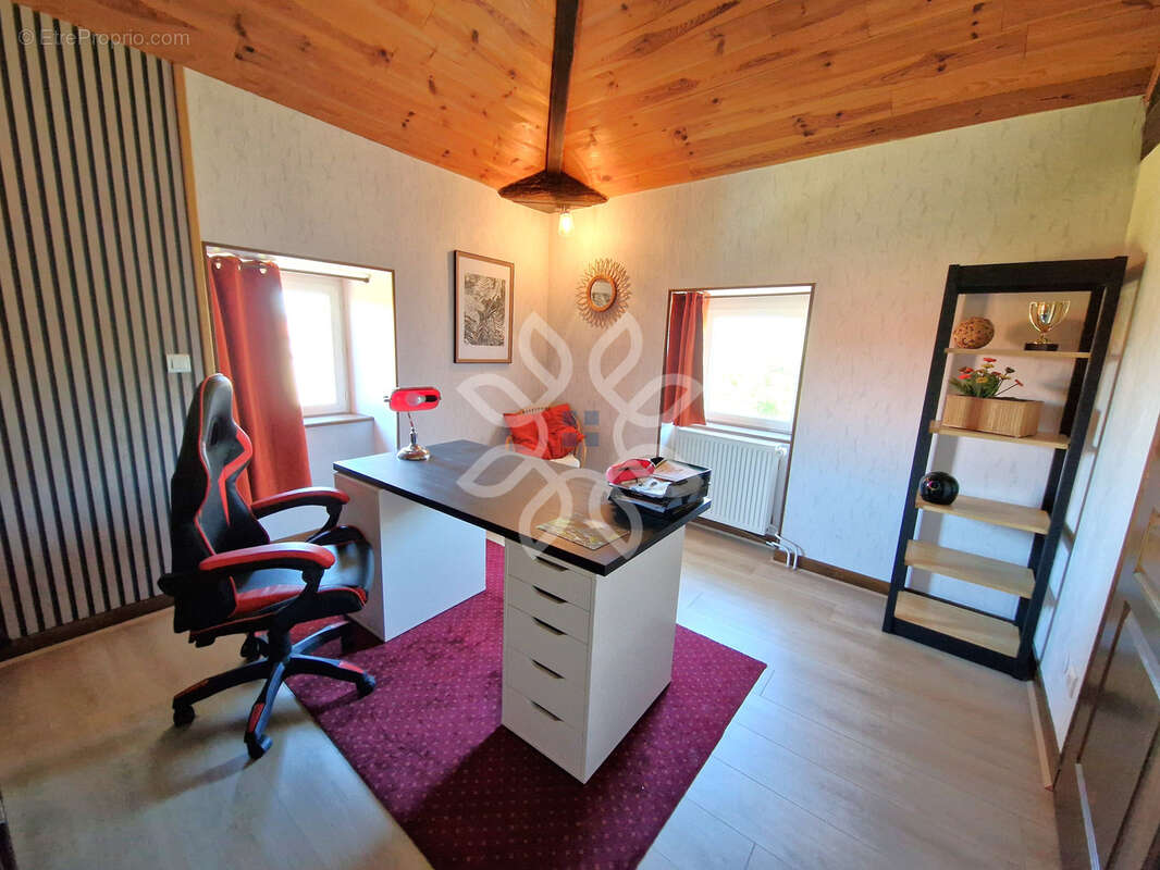 Maison à SAINT-BEAUZIRE