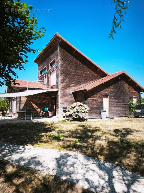 Maison à SAINT-YRIEIX-LA-PERCHE