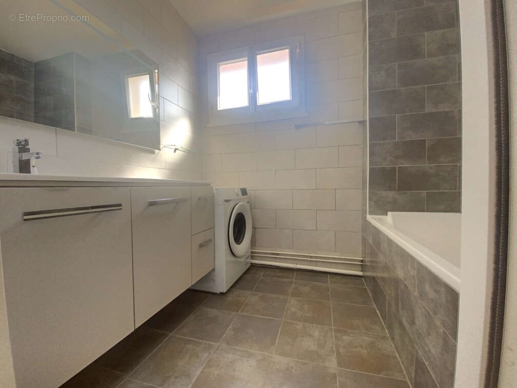 Appartement à VILLENEUVE-LES-AVIGNON