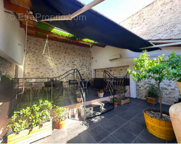 Commerce à MARSEILLE-9E