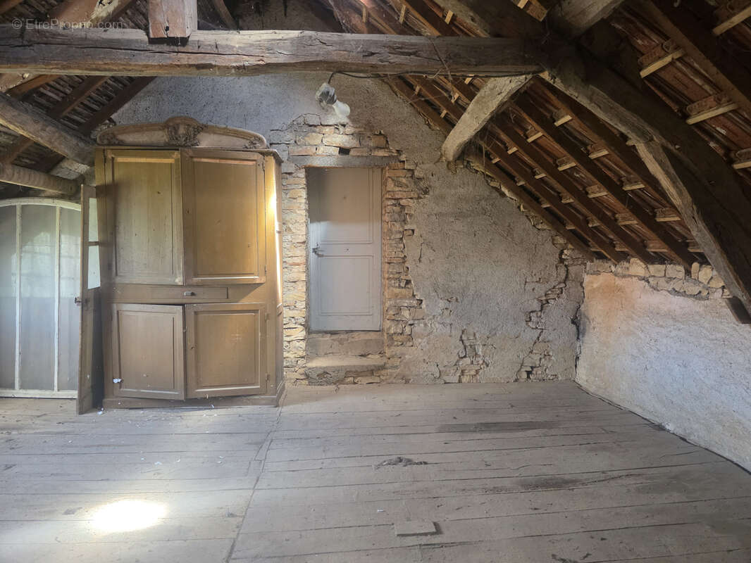 Maison à DUN-SUR-AURON