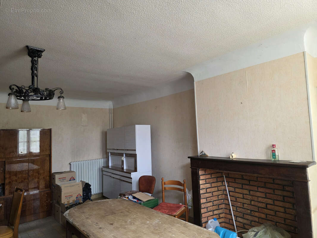 Maison à DUN-SUR-AURON