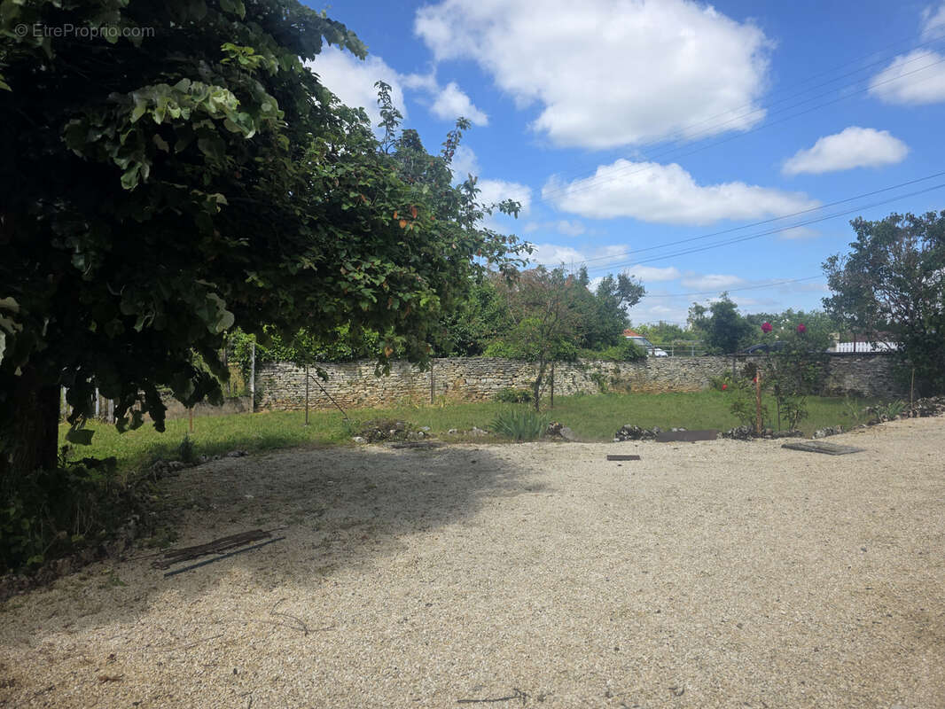 Maison à DUN-SUR-AURON