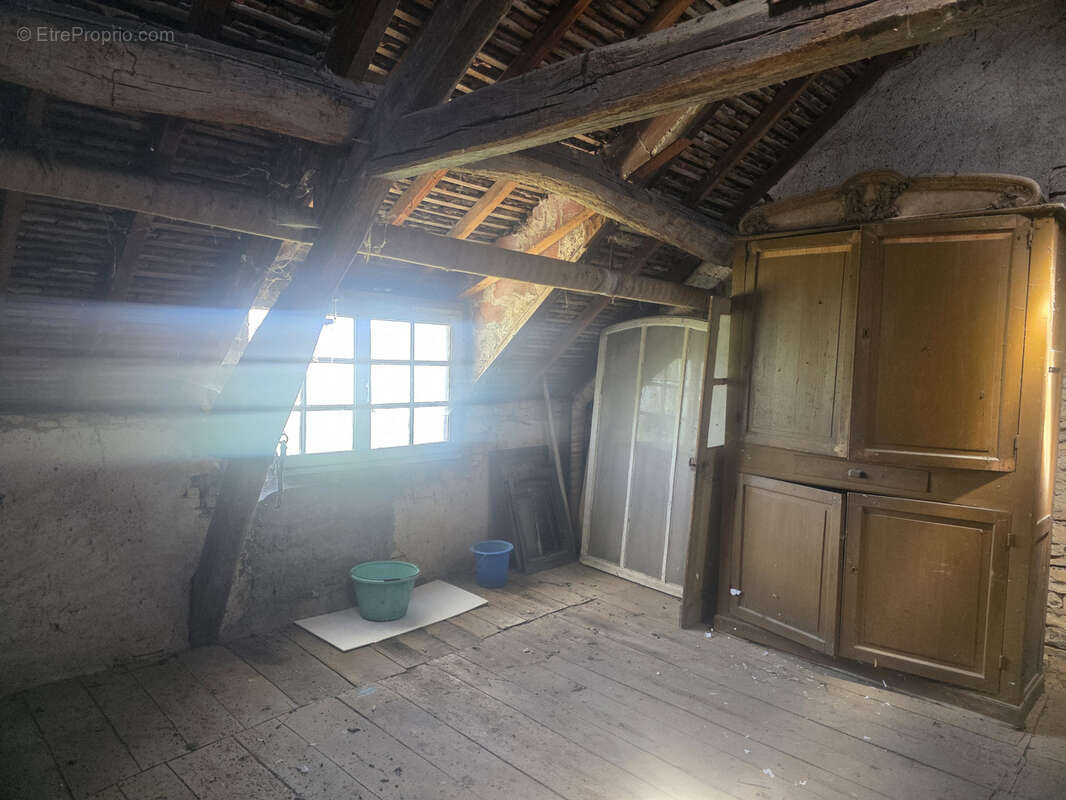 Maison à DUN-SUR-AURON