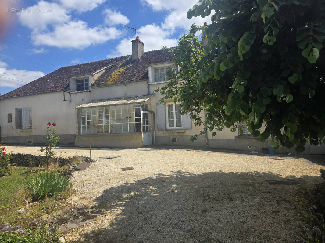 Maison à DUN-SUR-AURON