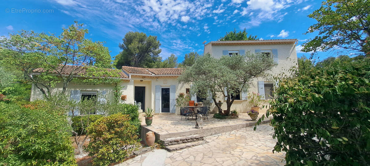 Maison à L&#039;ISLE-SUR-LA-SORGUE