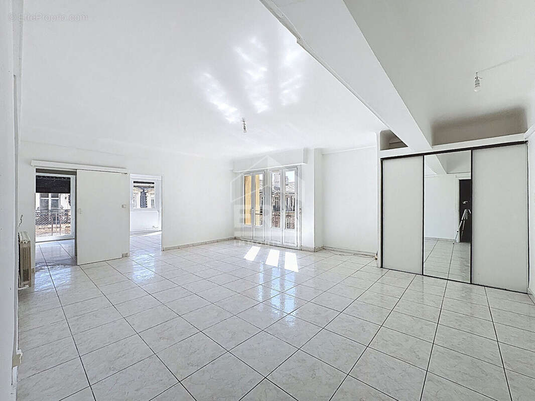 Appartement à MARSEILLE-6E