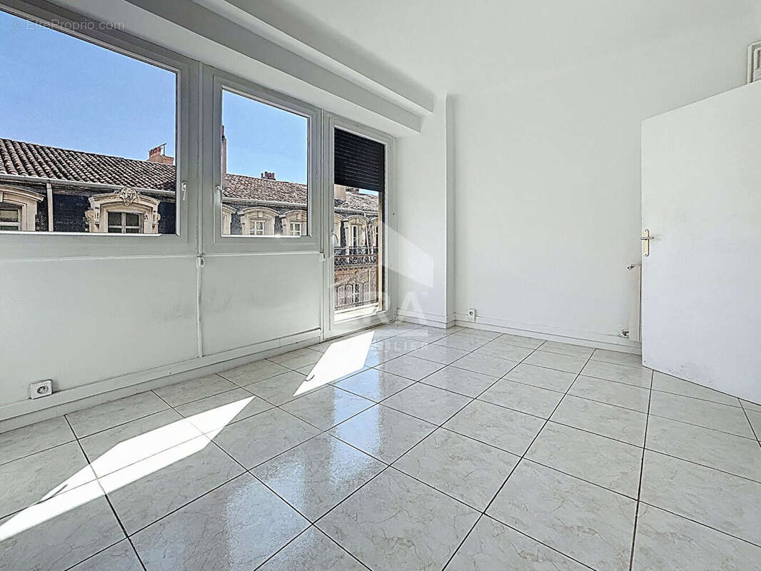 Appartement à MARSEILLE-6E