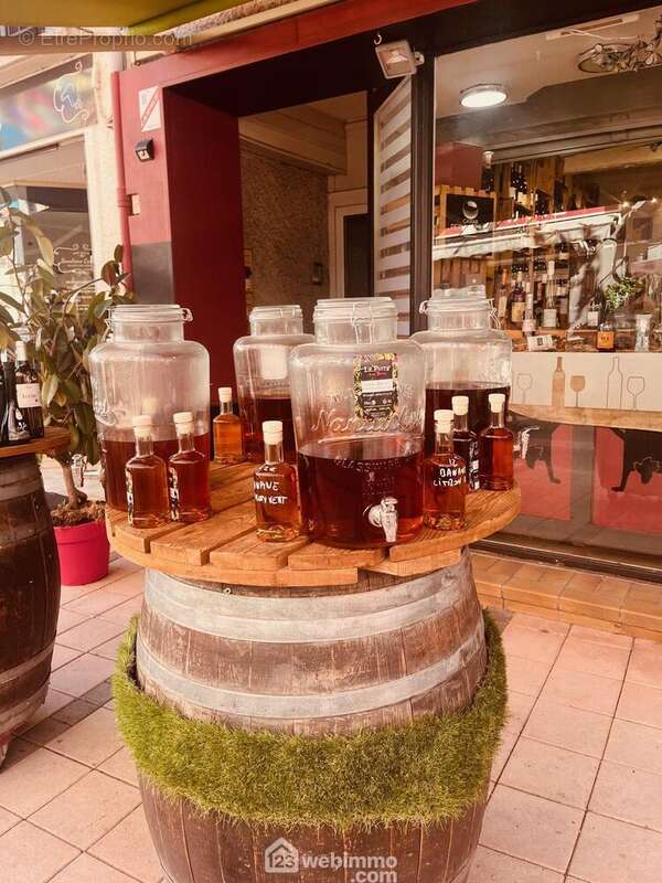 Commerce à SAINT-LAURENT-DE-LA-SALANQUE