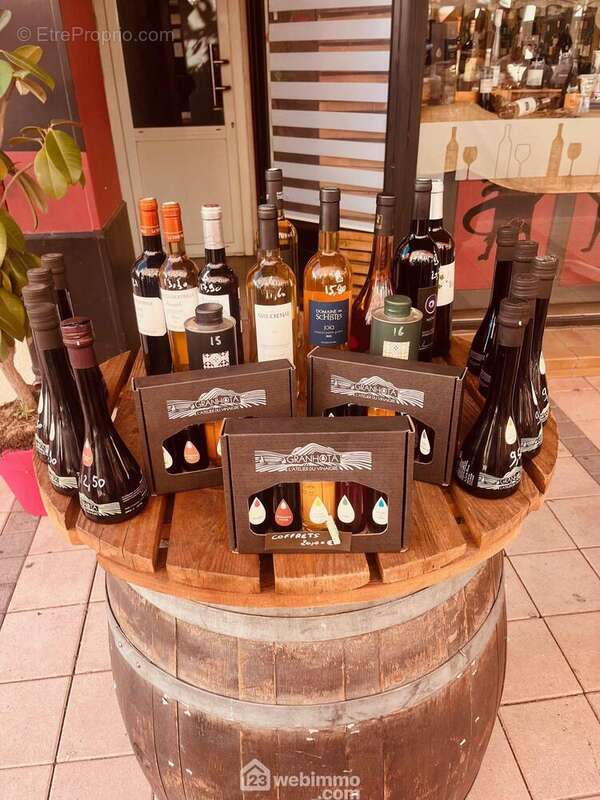 Commerce à SAINT-LAURENT-DE-LA-SALANQUE