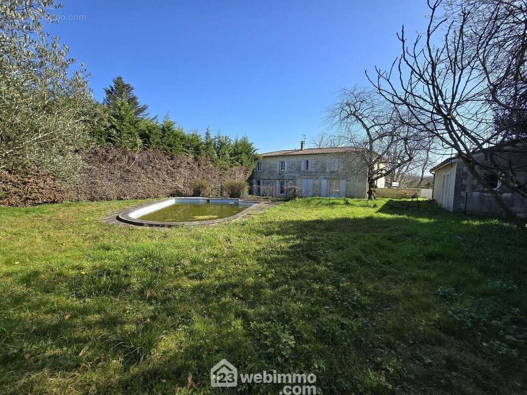 Vue d&#039;ensemble de la propriété - Maison à BORDEAUX