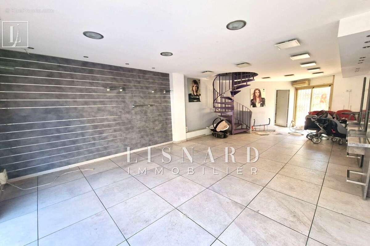 Commerce à VALLAURIS