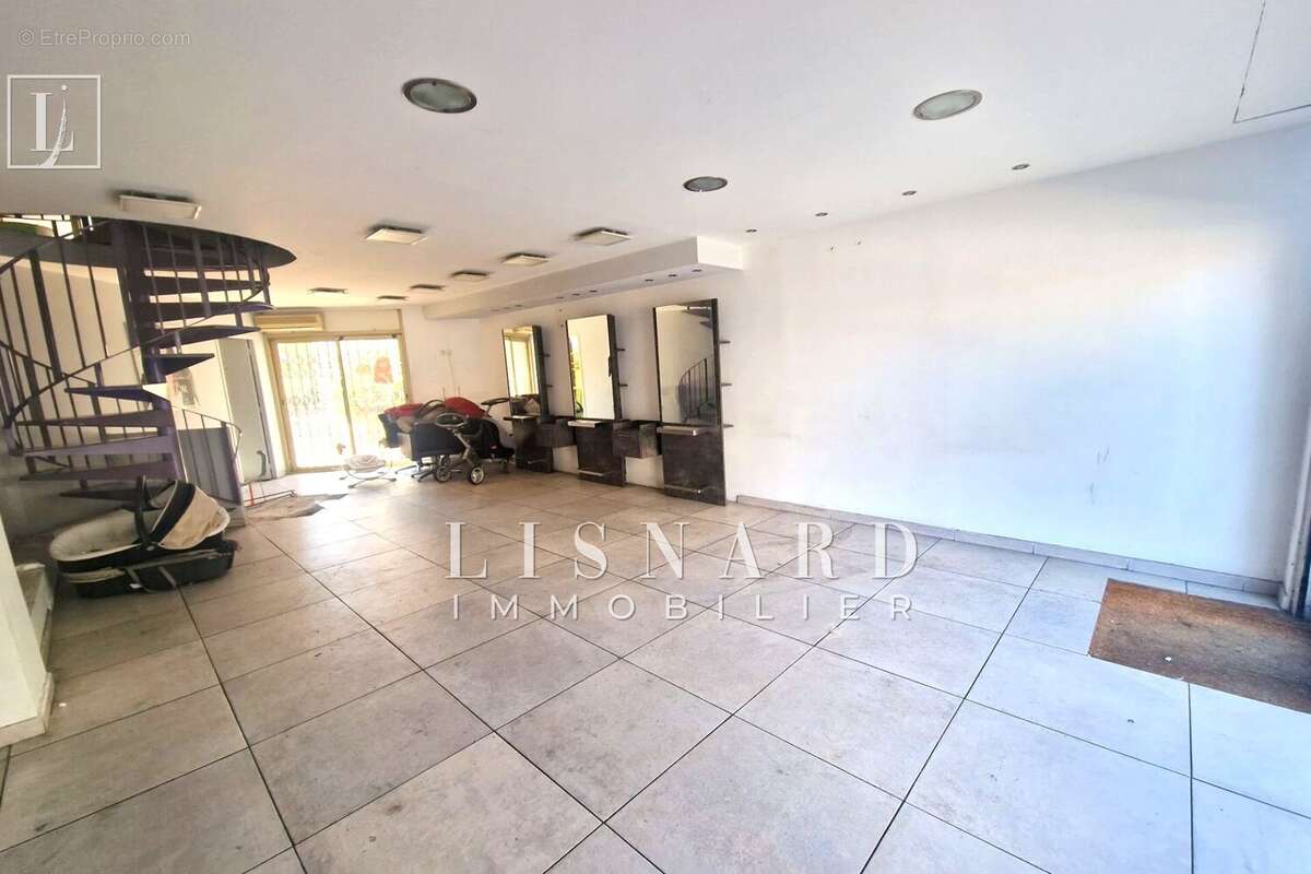 Commerce à VALLAURIS