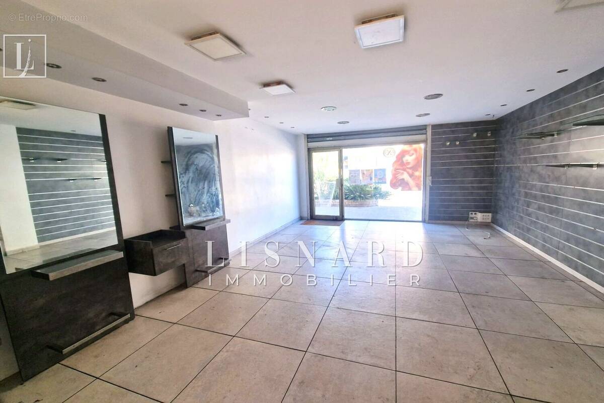 Commerce à VALLAURIS