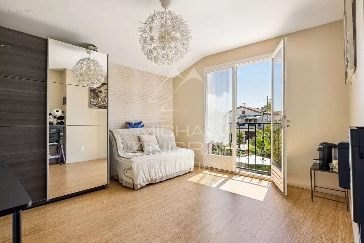 Maison à VILLENEUVE-LOUBET