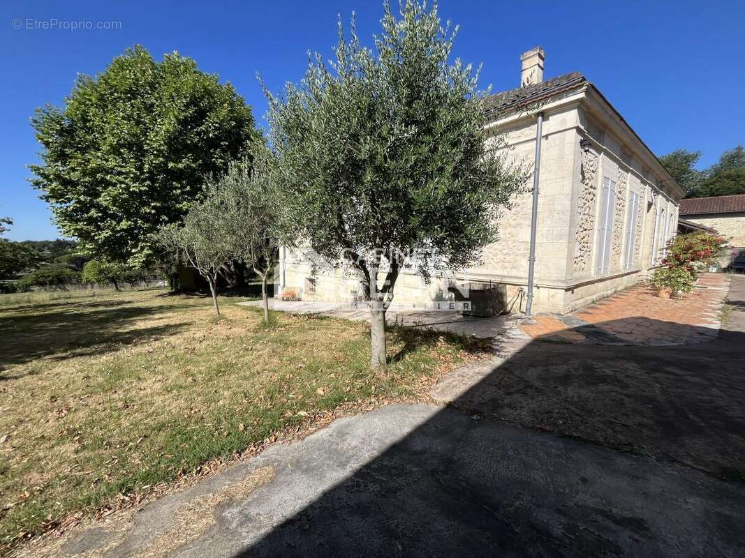 Maison à FARGUES-SAINT-HILAIRE