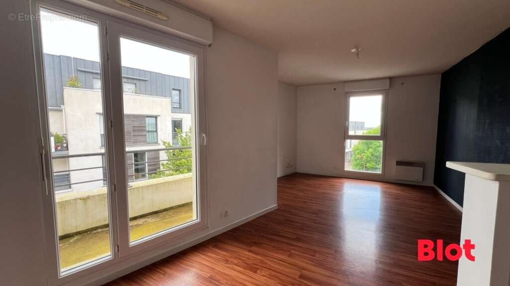 Appartement à ORGERES