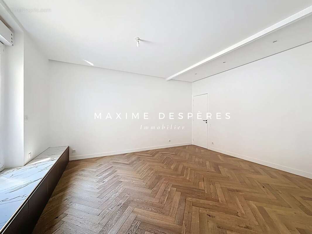 Appartement à LEVALLOIS-PERRET