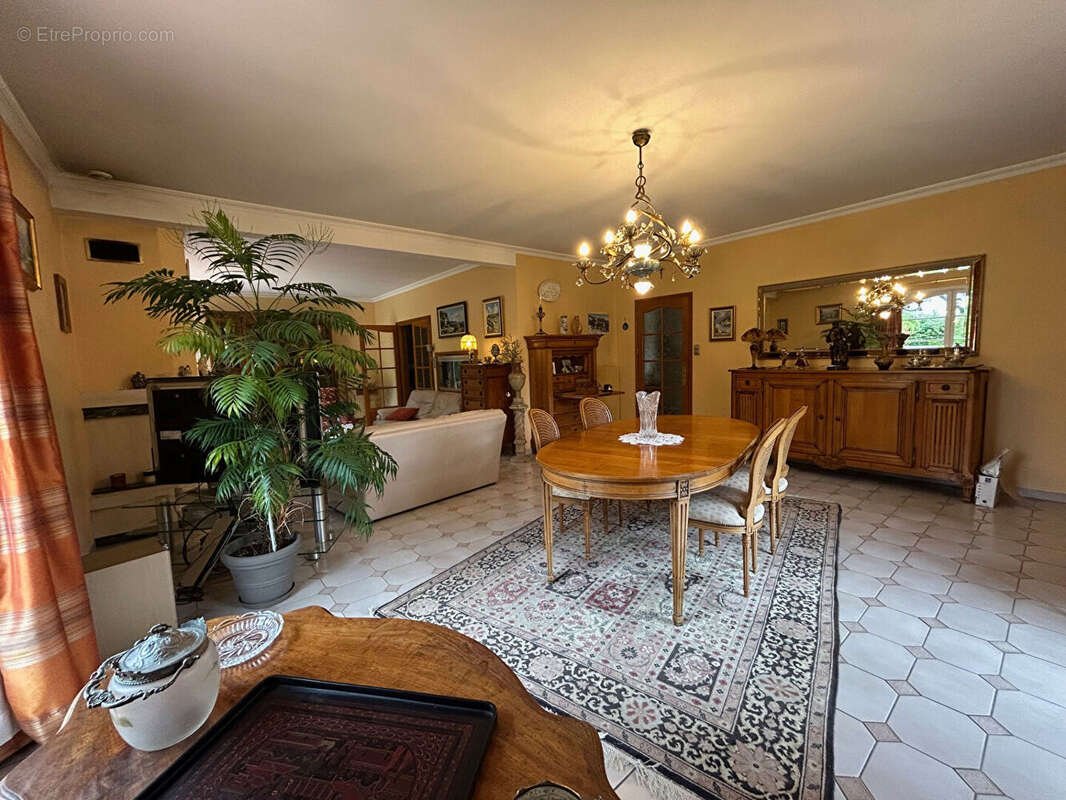 Maison à CAMPAGNE-LES-GUINES