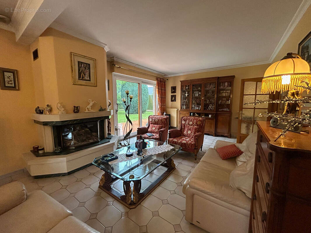 Maison à CAMPAGNE-LES-GUINES