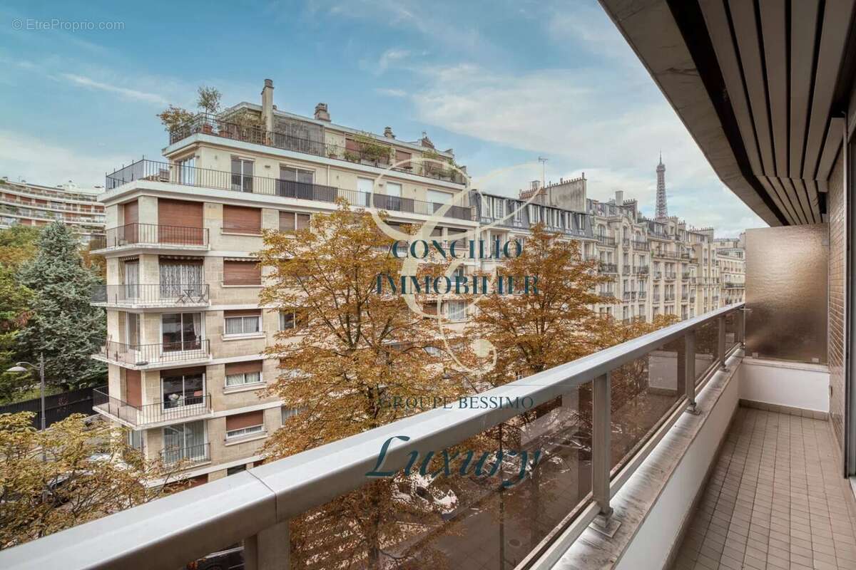 Appartement à PARIS-16E