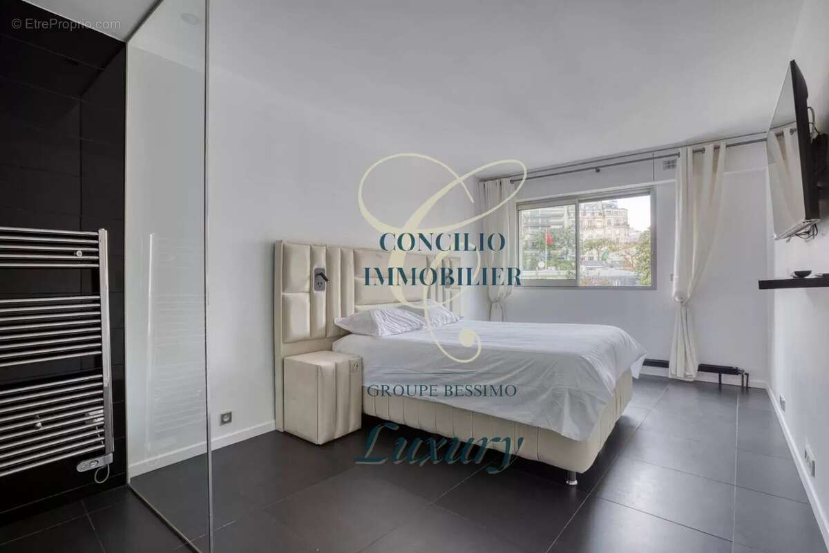 Appartement à PARIS-16E