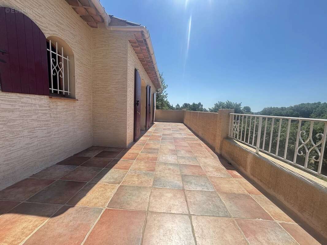 Maison à FIGANIERES