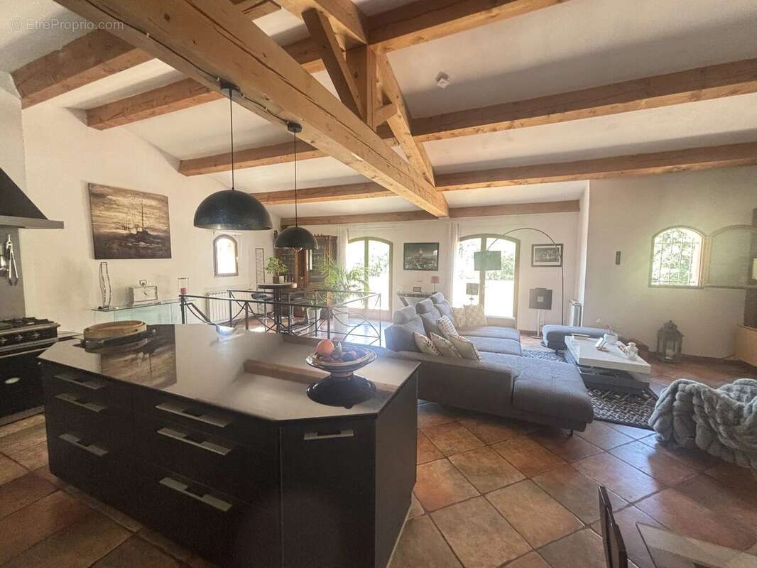 Maison à FIGANIERES