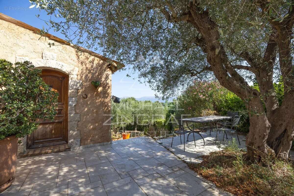 Maison à MANDELIEU-LA-NAPOULE