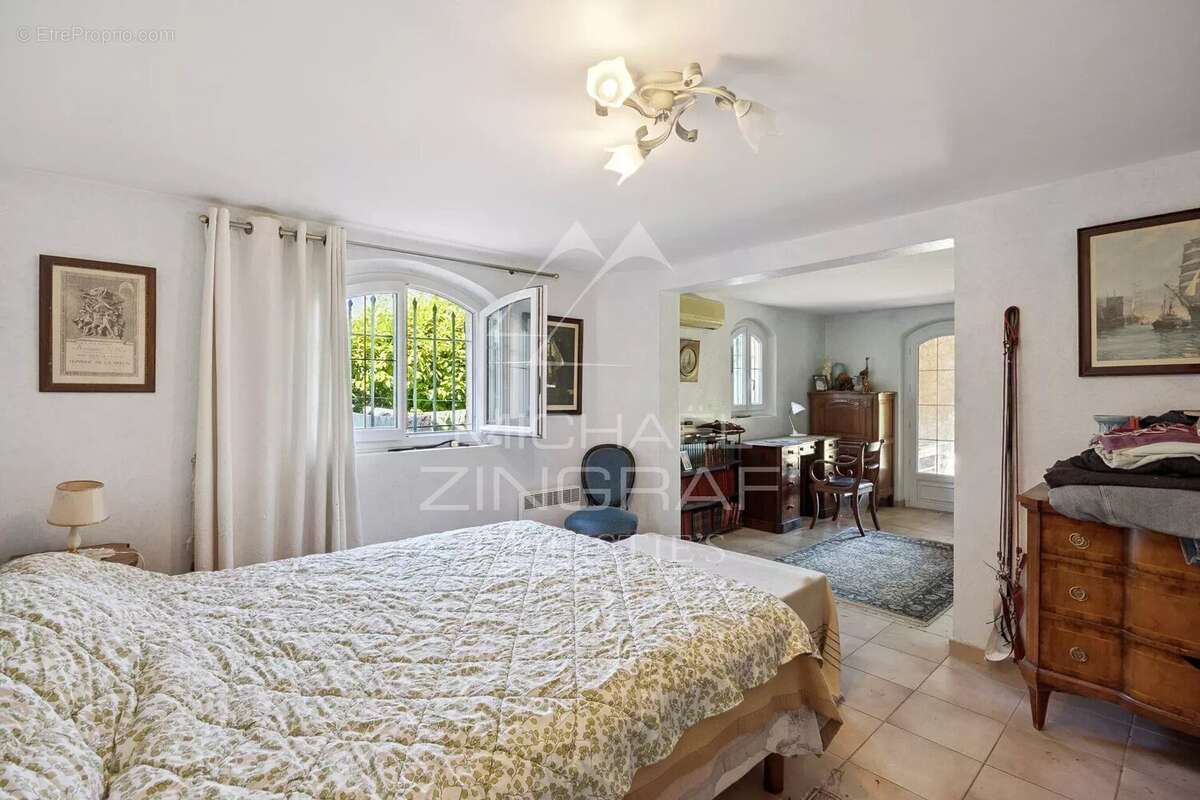 Maison à MANDELIEU-LA-NAPOULE