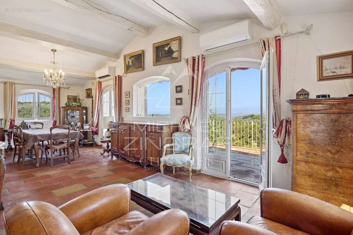 Maison à MANDELIEU-LA-NAPOULE