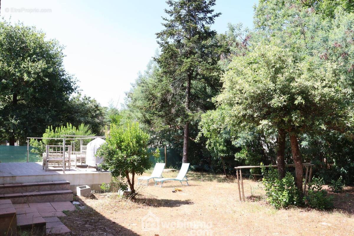 Beau jardin arboré. - Maison à JARD-SUR-MER