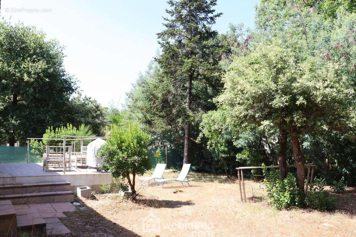 Beau jardin arboré. - Maison à JARD-SUR-MER