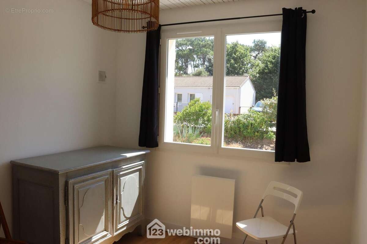 Chambre rénovée. - Maison à JARD-SUR-MER