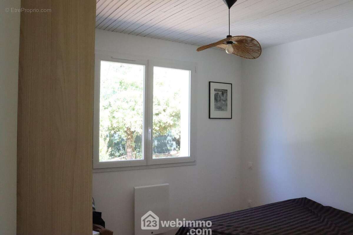 Chambre vue jardin. - Maison à JARD-SUR-MER