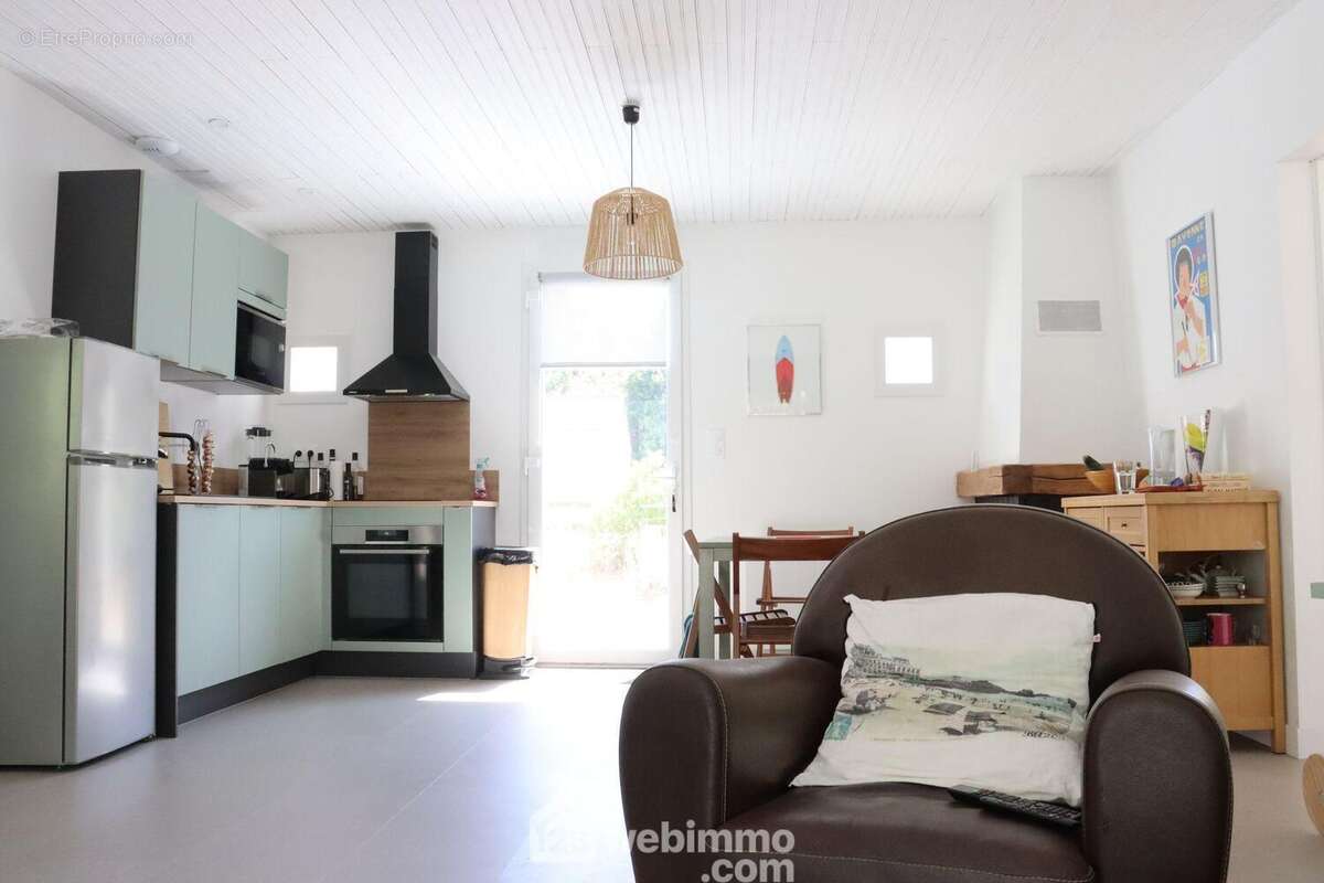 Pièce de vie ouverte et lumineuse. - Maison à JARD-SUR-MER