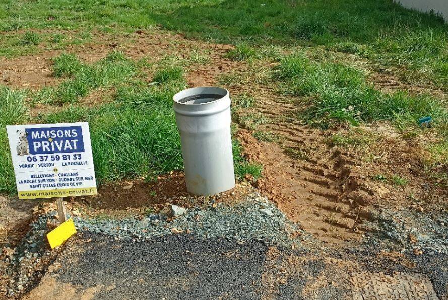 Terrain à MAREUIL-SUR-LAY-DISSAIS