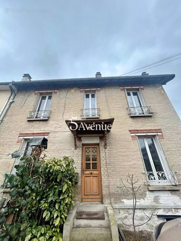 Maison à SAINT-MAUR-DES-FOSSES