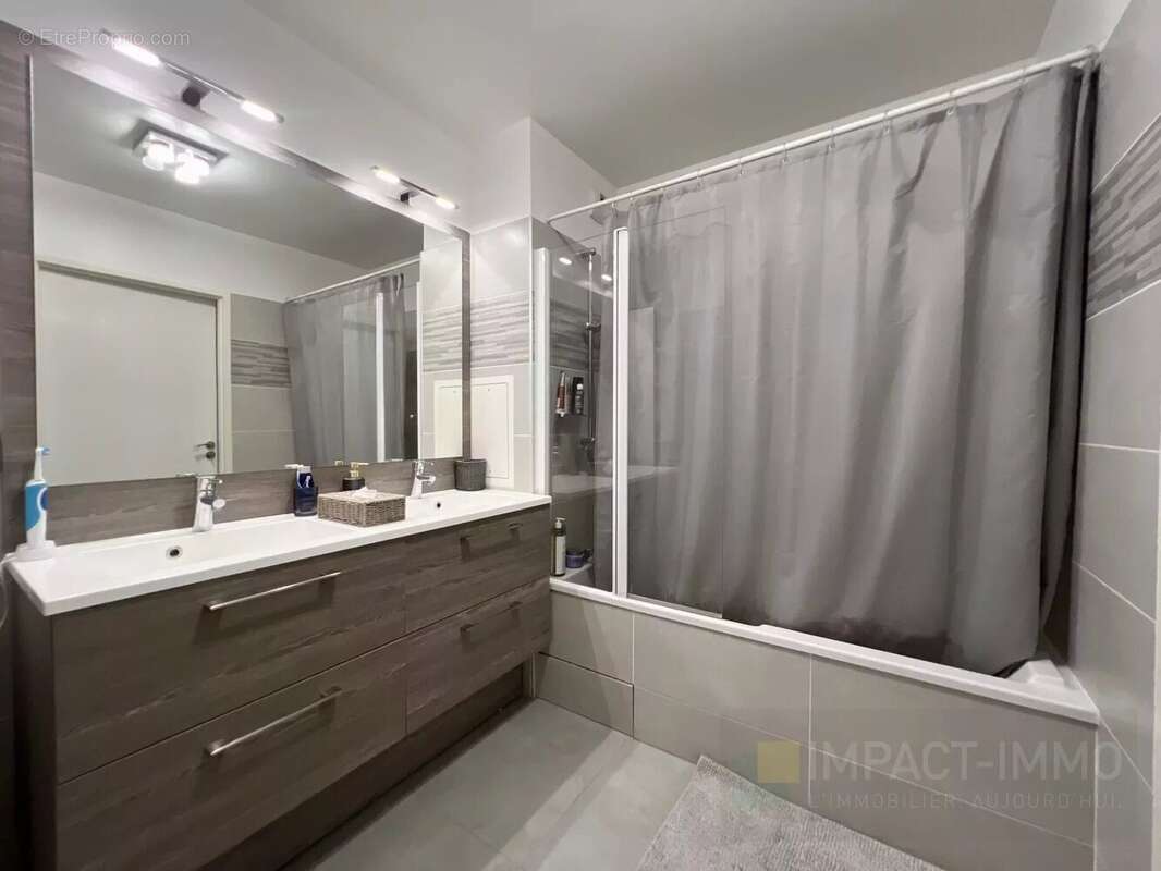 Appartement à SURESNES