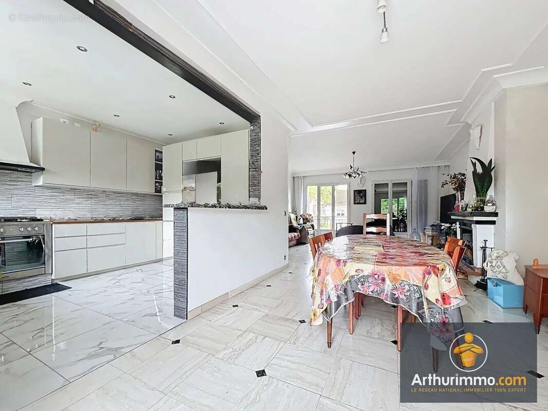 Maison à VILLECRESNES