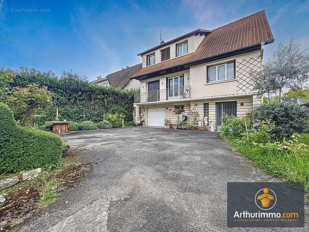 Maison à VILLECRESNES