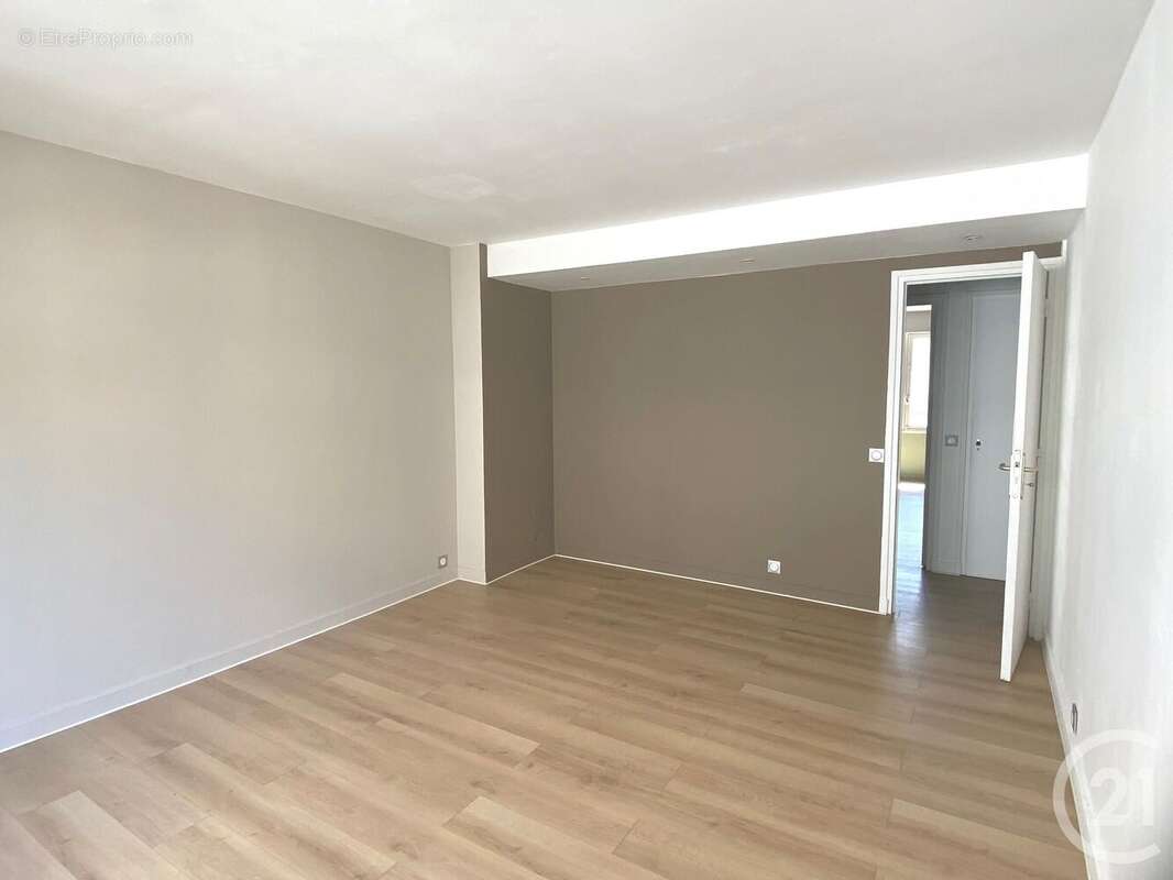 Appartement à NEUILLY-SUR-SEINE