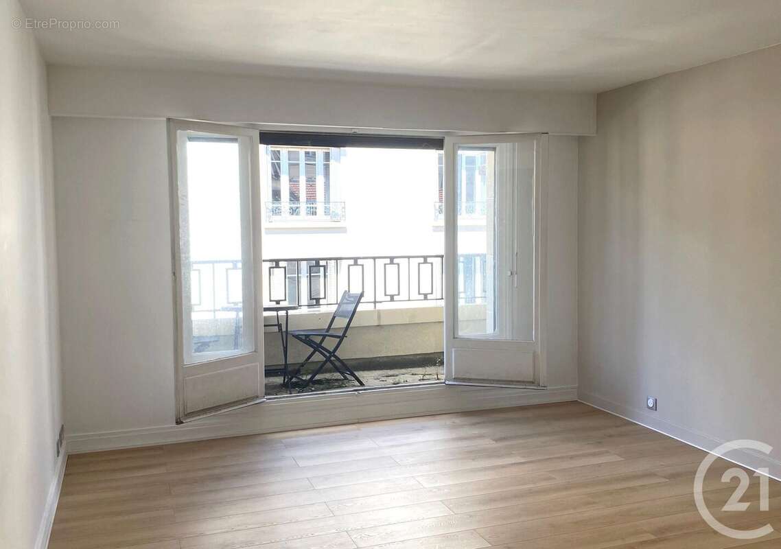 Appartement à NEUILLY-SUR-SEINE