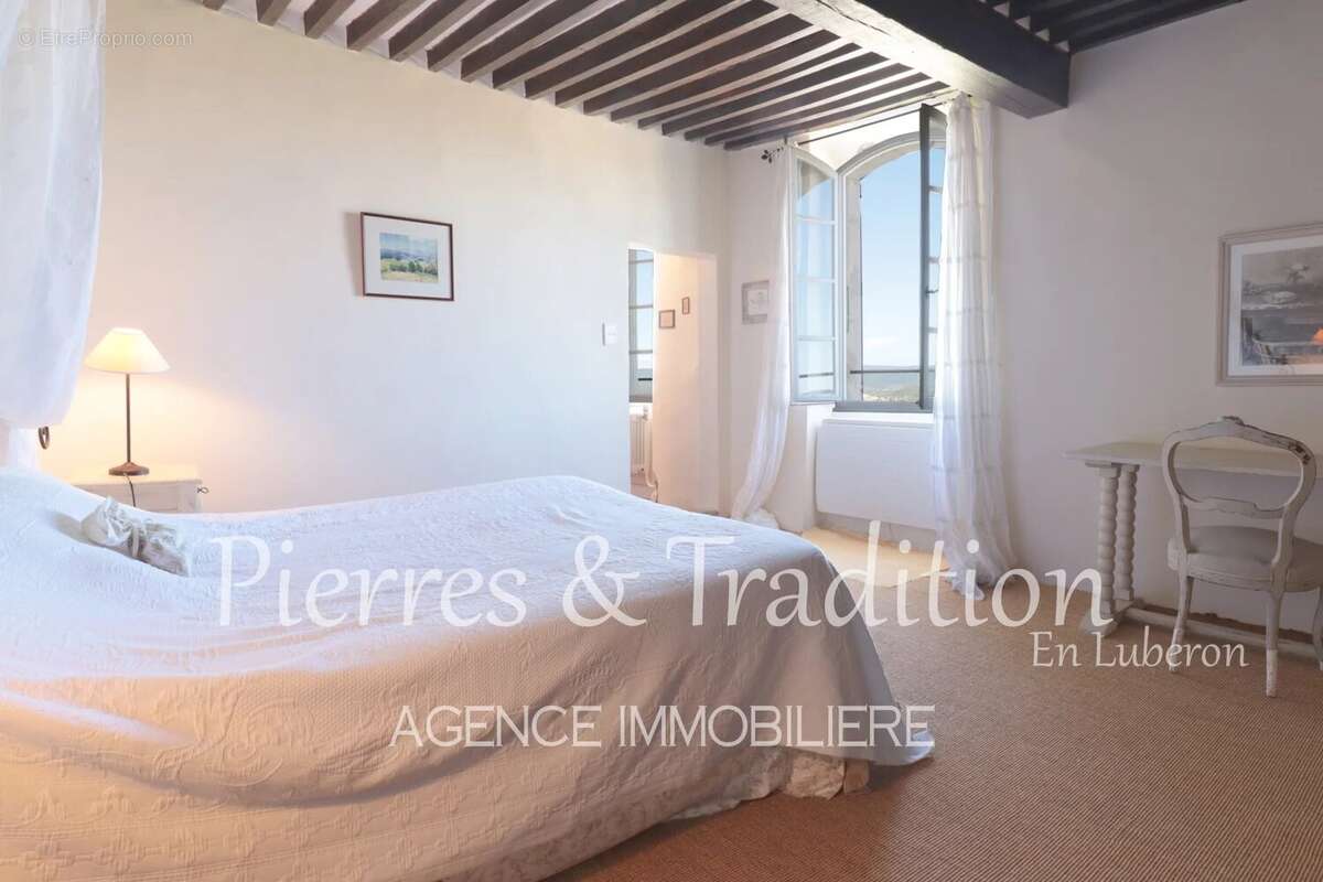 Maison à SIMIANE-LA-ROTONDE