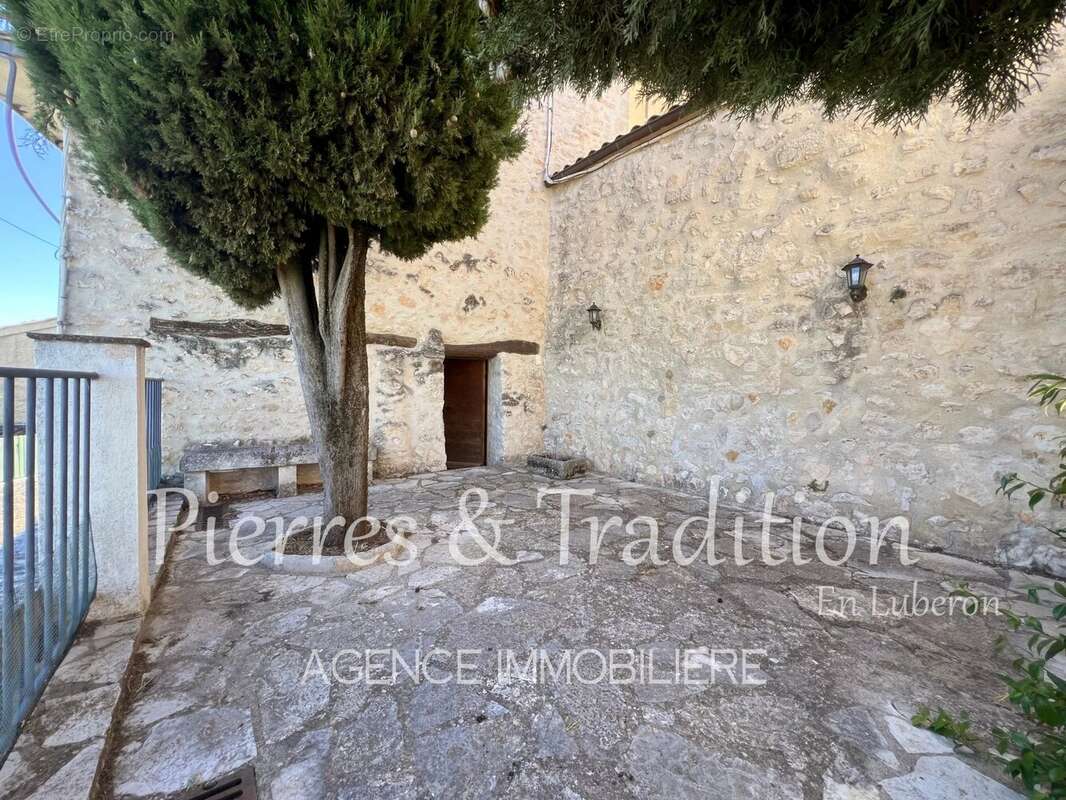 Maison à SIMIANE-LA-ROTONDE