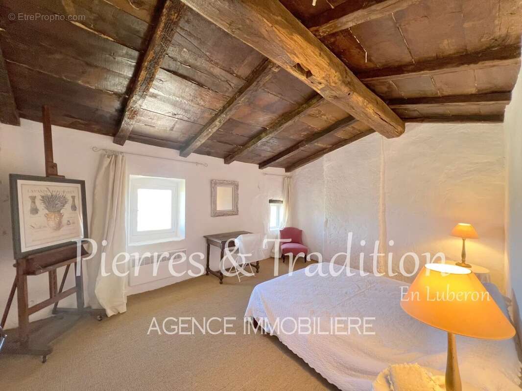 Maison à SIMIANE-LA-ROTONDE