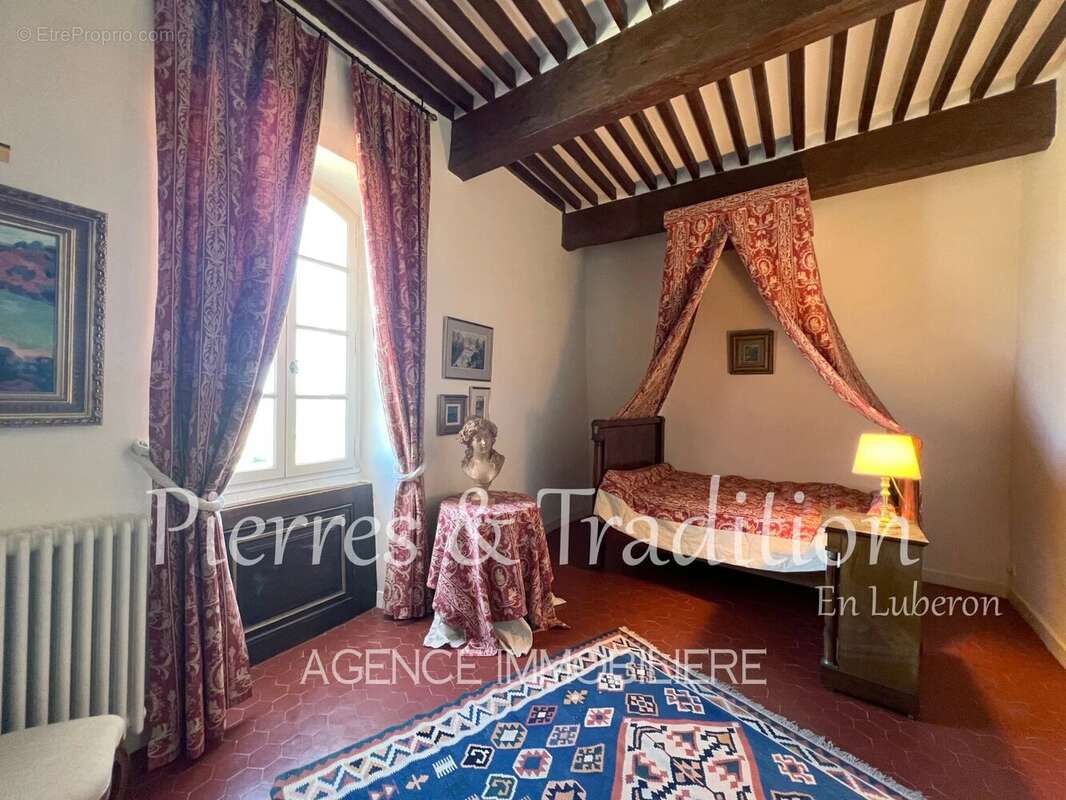 Maison à SIMIANE-LA-ROTONDE