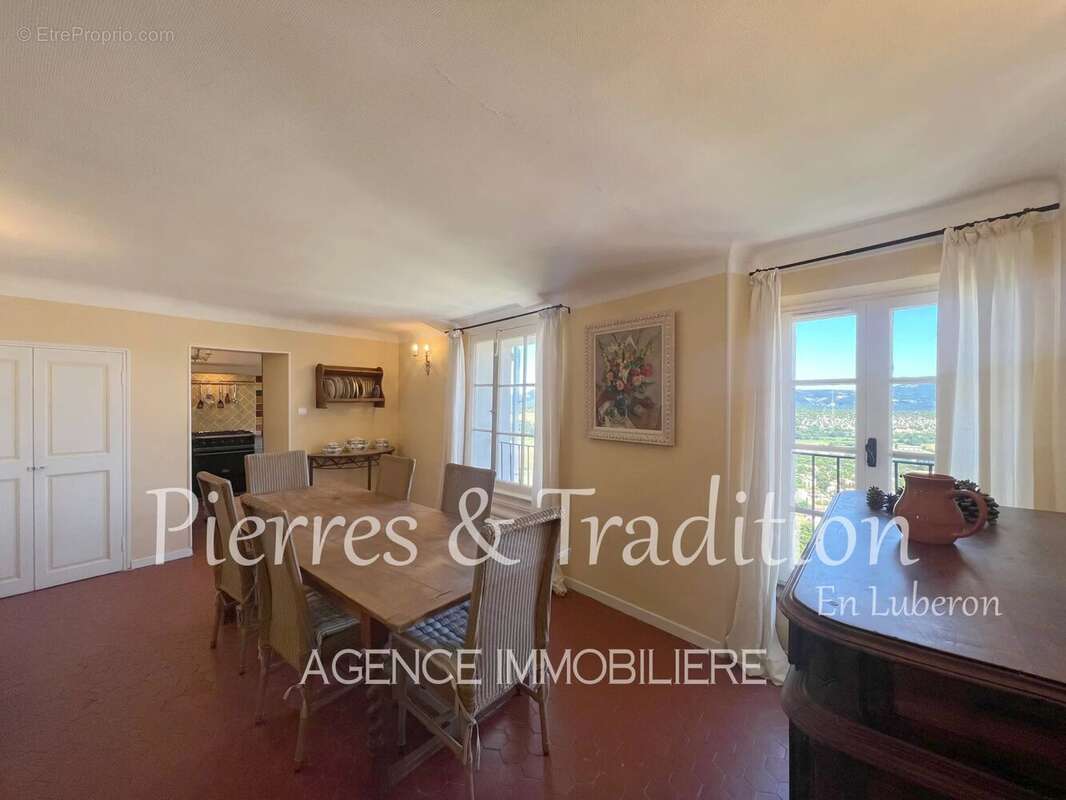 Maison à SIMIANE-LA-ROTONDE