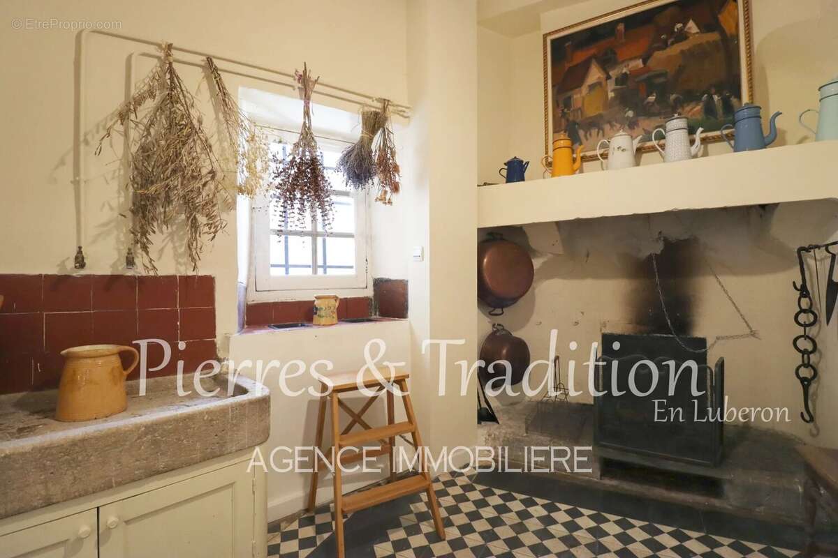 Maison à SIMIANE-LA-ROTONDE